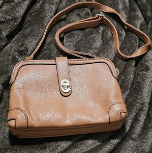 Elegant Tan Leather Crossbody Bag